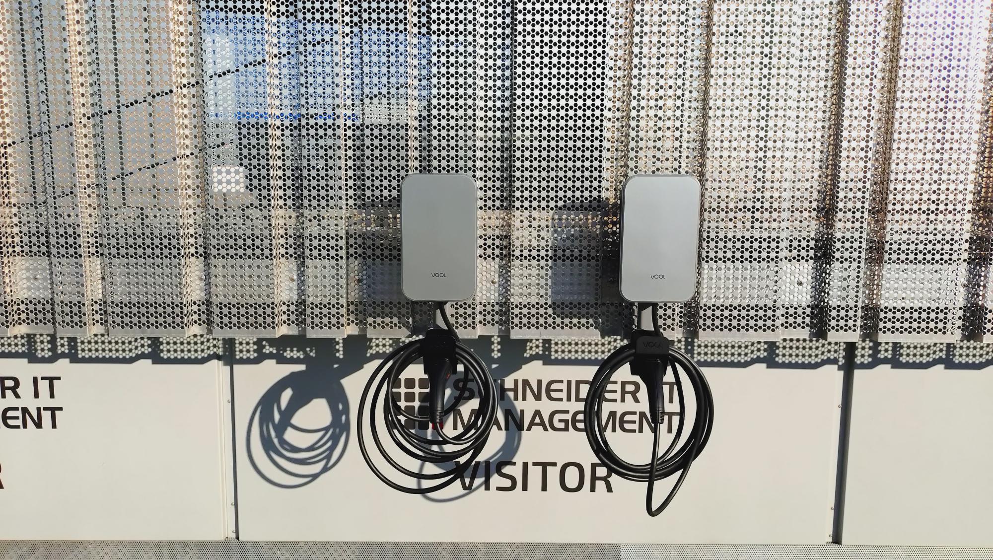 SCHNEIDER IT MANAGEMENT 2025-06-24 Website Parking Charger 2